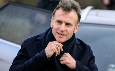 Milano-Cortina, Macron rosica: cosa pubblica durante la cerimonia, una provocazione ridicola