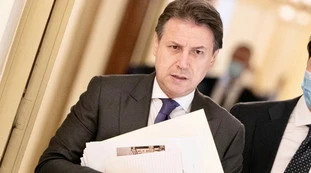 Augusto Minzolini: "Puntuali i sondaggi del Re su Repubblica e Corriere per dire che Conte è ancora forte"