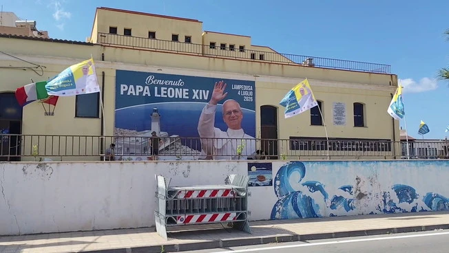 Lampedusa attende Papa Leone XIV, emozione ed entusiasmo per isolani e turisti