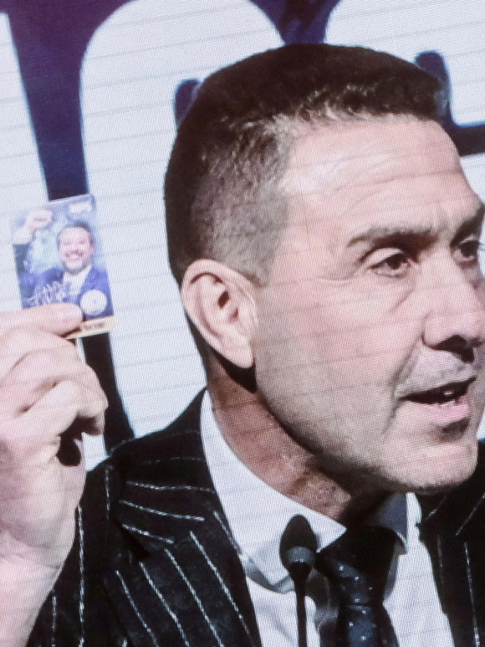Il generale Vannacci umilia Macron: "Gli piacciono gli schiaffi"