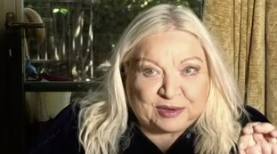 Maria Giovanna Maglie a L'aria che tira, replica a Massimo Galli: "Niente elezioni? Pericolosa deriva dei medici"