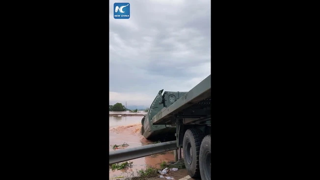 Cina, un ponte "innovativo" salva oltre 300 persone nel Guangxi alluvionato
