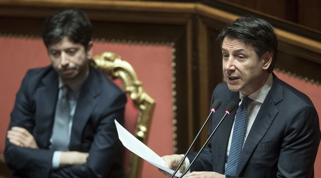 Dpcm 4 dicembre, pranzi e cene a Natale: "Solo conviventi, evitare gli anziani". Esclusi anche mamma e papà?
