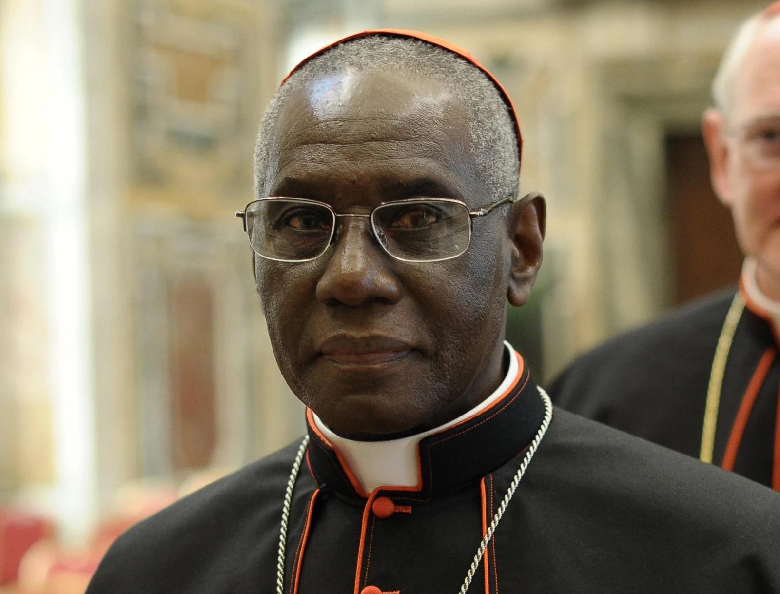 Antonio Socci, la verità del cardinale africano Robert Sarah sull&apos;immigrazione: &quot;Assurdo accogliere tutti&quot;