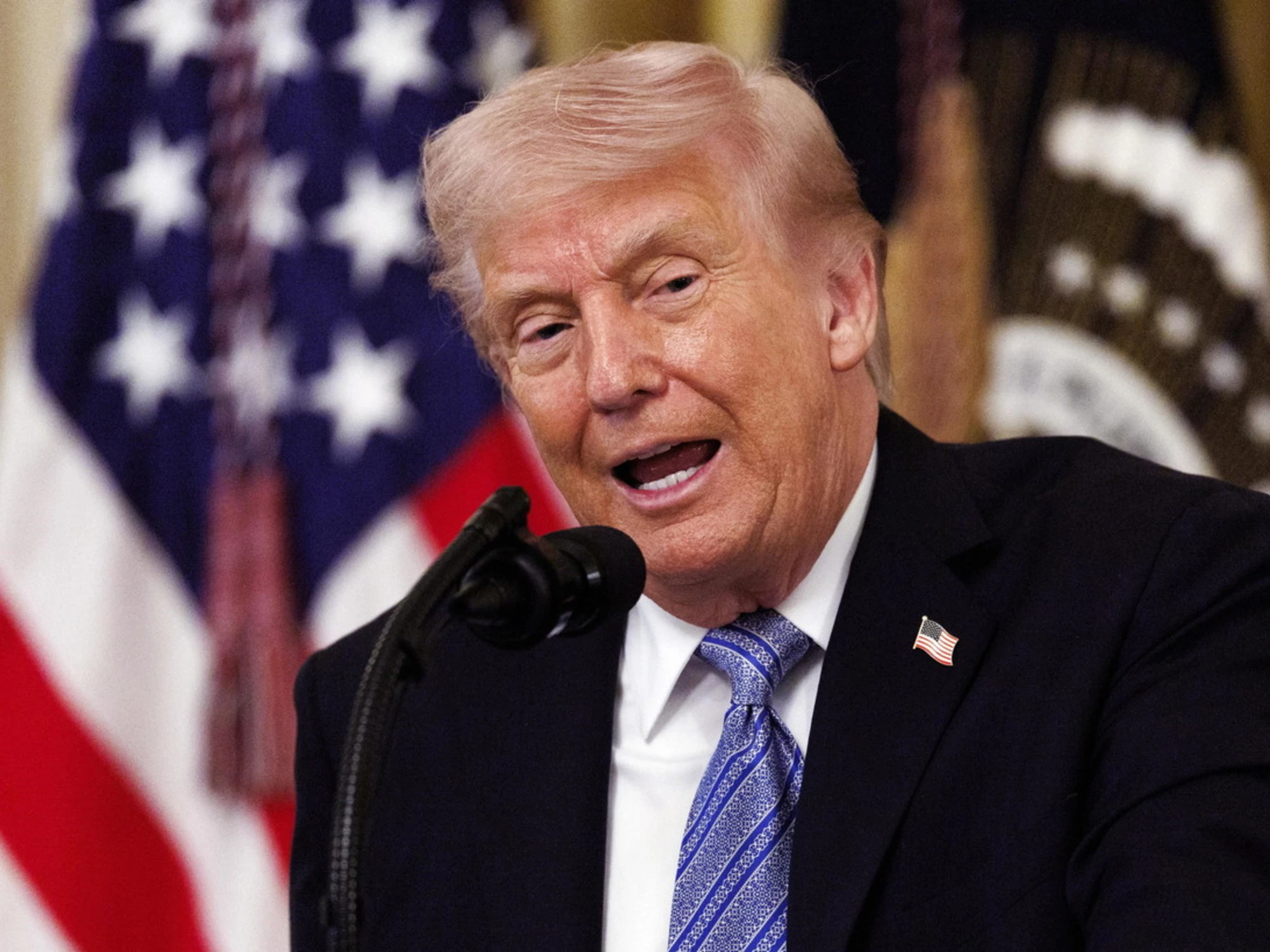 Trump, altra bordata contro Leone: "Un pericolo per i cattolici". E il Papa: "Critiche? Lo faccia con la verità"