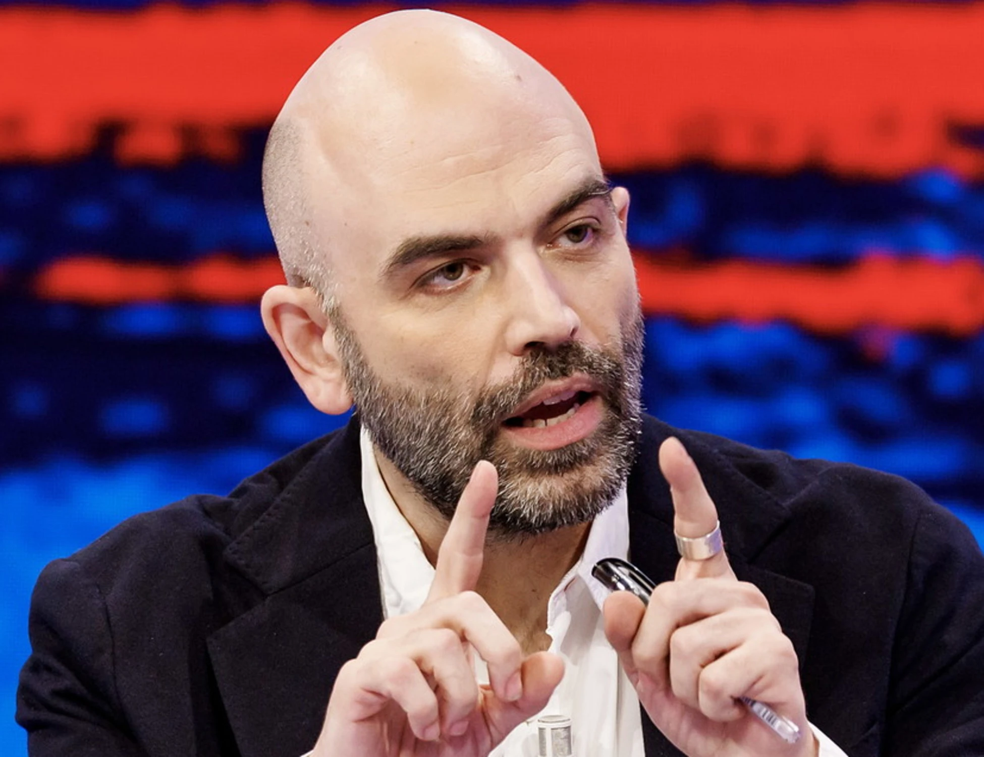 &quot;Stavo per uccidermi. Poi la diarrea&quot;: Saviano-choc
