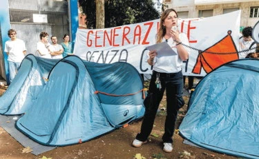 I giovani Pd mettono le tende e aizzano la rivolta sulla casa