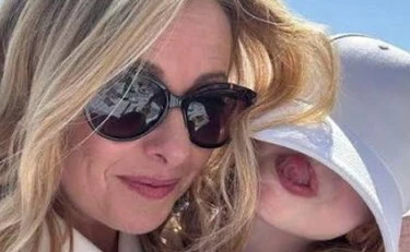 Giorgia Meloni, dove si trova ora con la figlia Ginevra: "L'aveva promesso"