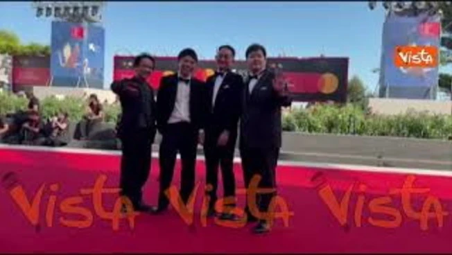 Venezia 83, il cast del film "Look back" di Hirokazu Koreeda sul red carpet