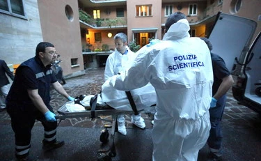 Olbia, un tunisino colpisce a caso: massacra una donna e uccide un cane con le forbici