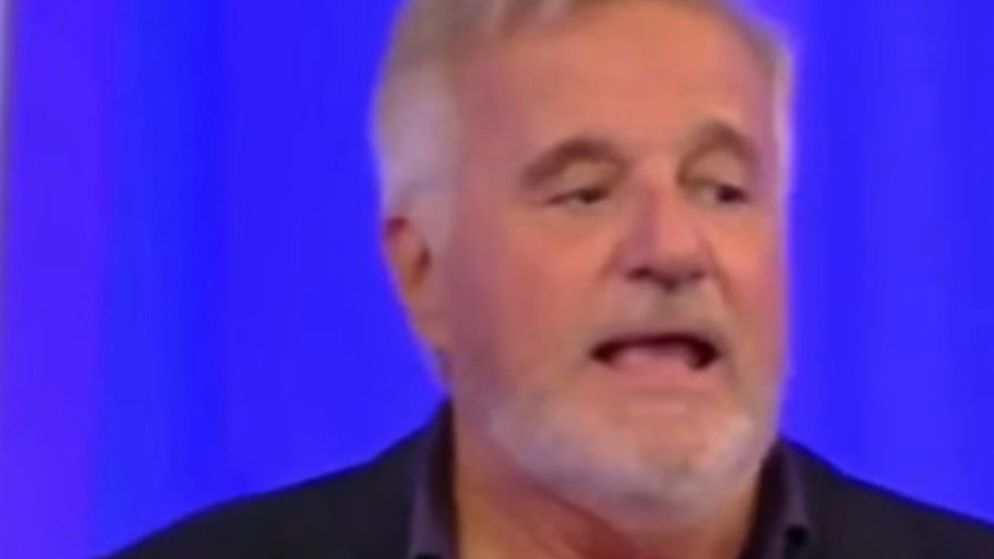 Christian De Sica e le sue sorelle segrete, la gag al Costanzo Show