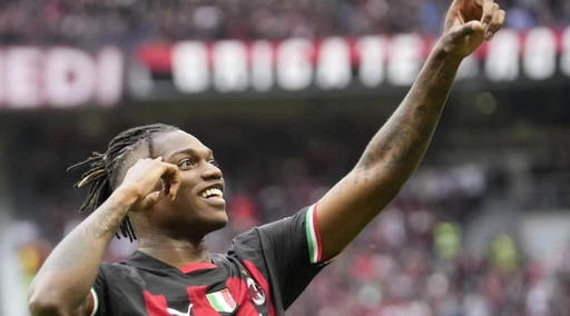  Serie A, il Milan riparte e aggancia la Roma: Leao show e Lecce ko