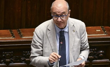 Giuseppe Valditara, orrore al Ministero: recapitata una busta con proiettile