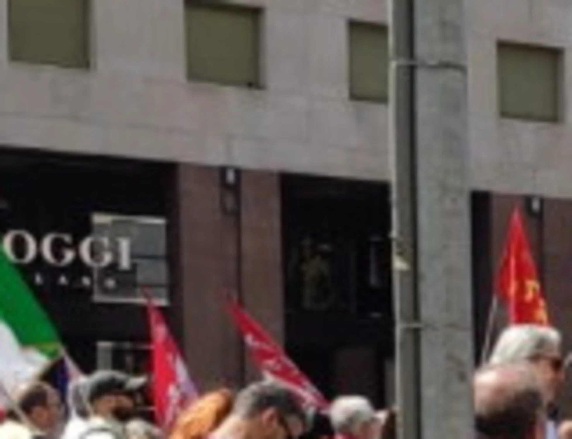 Milano, flop della sinistra in piazza: occhio alle immagini...