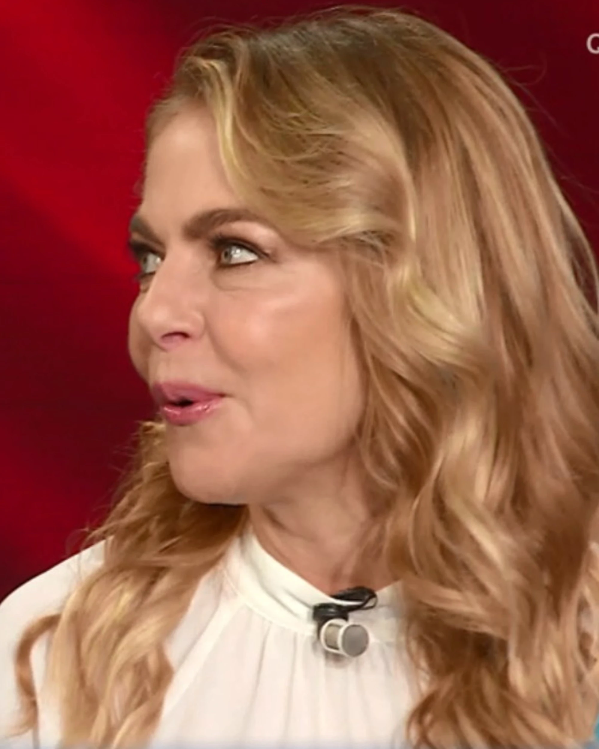 Domenica In, Claudia Gerini si presenta così: si scatena il delirio