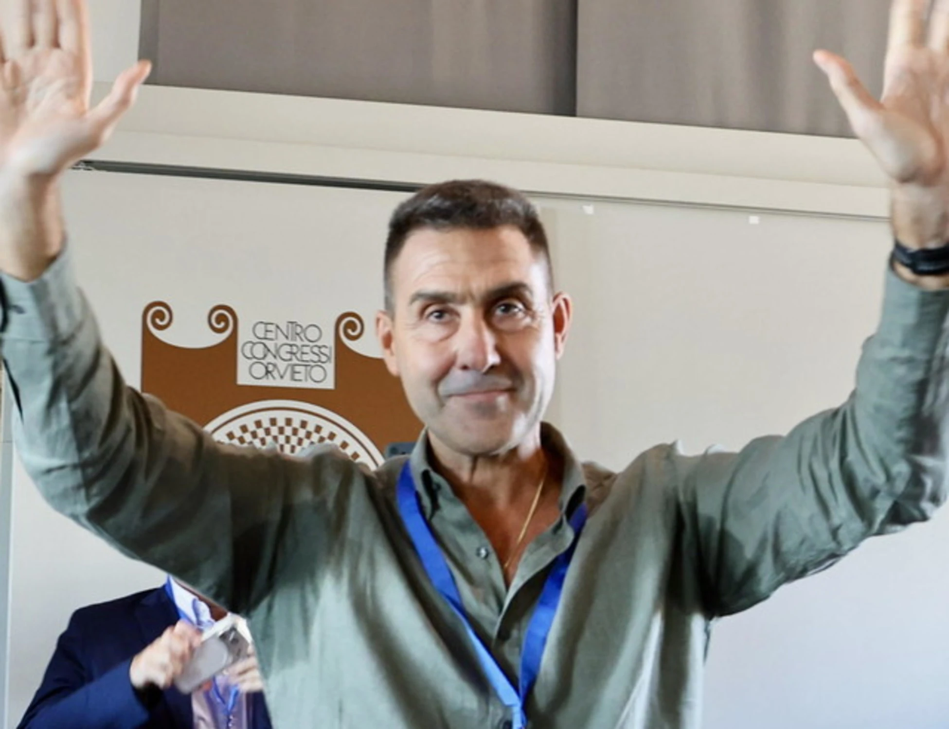 Vannacci: "Gonna corta o gonna lunga? Preferisco le donne senza"