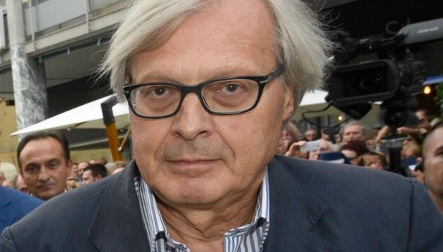 Vittorio Sgarbi sulla banana di Maurizio Cattelan: &quot;La verità è che non sco*** più&quot;