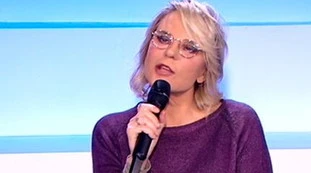 Grande Fratello Vip, "la telefonata di Maria De Filippi": indiscrezioni clamorose a Mediaset, non era mai accaduto prima