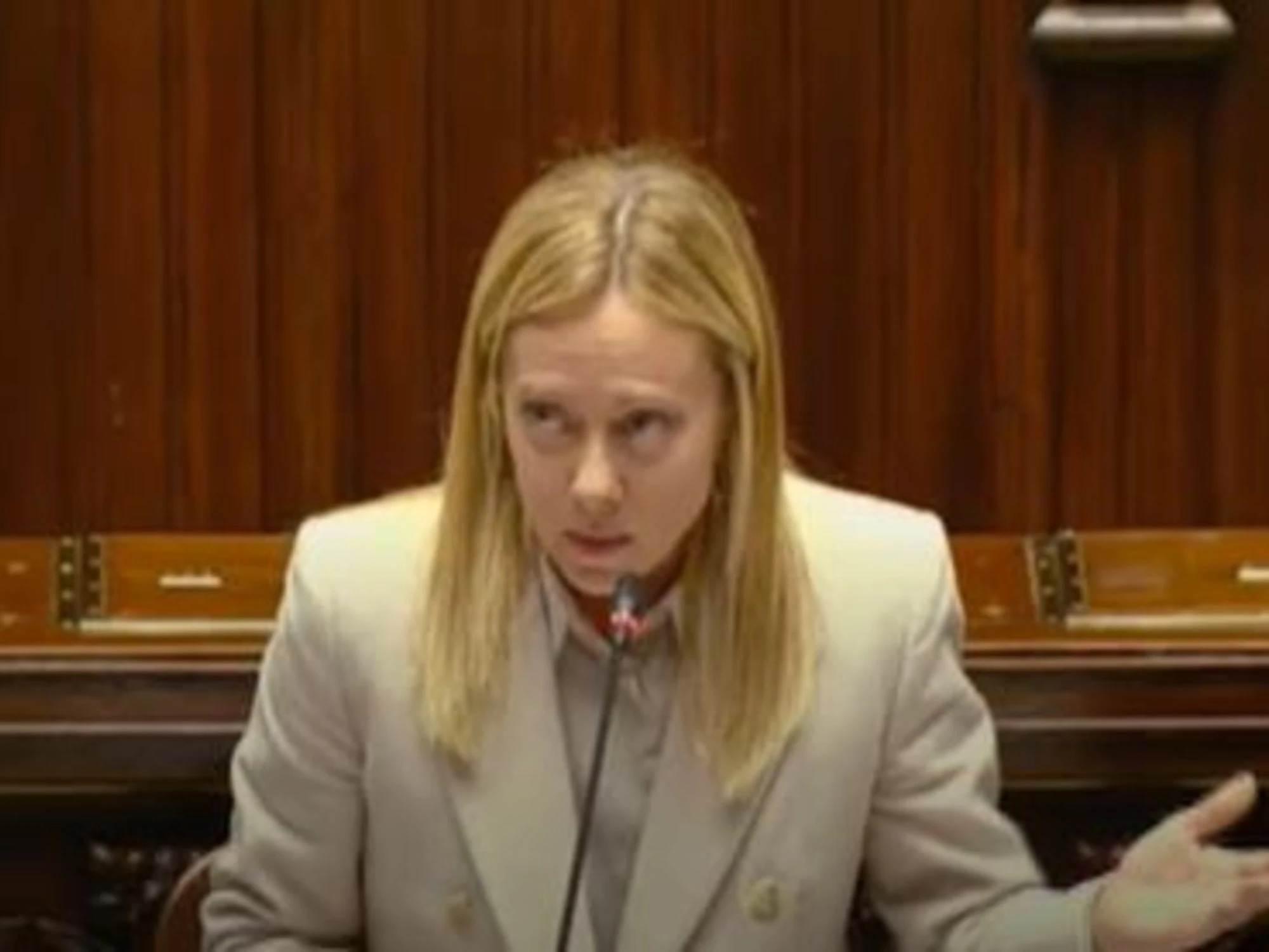 Giorgia Meloni spiana Bonelli in Aula: il video è virale