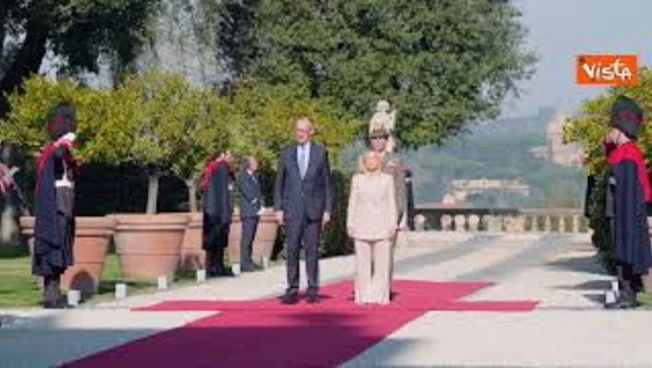 Merz accolto da Meloni a Villa Doria Pamphilj per il Vertice intergovernativo tra Italia e Germania