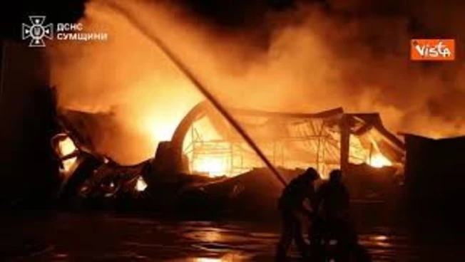 Guerra Ucraina, raid russi su Sumy, in fiamme un grattacielo e un centro commerciale
