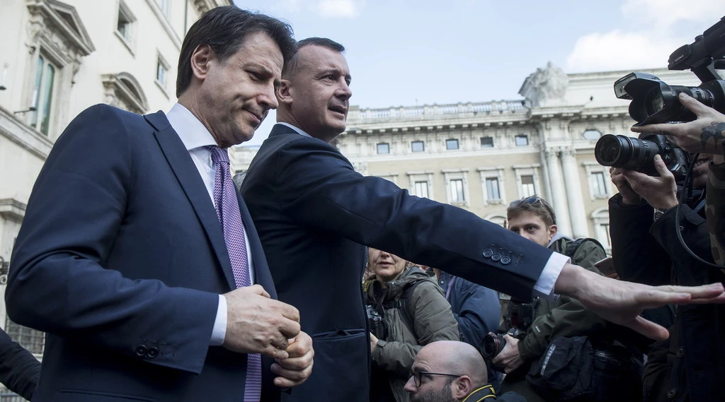Giuseppe Conte fa slittare il CdM. Governo in crisi, "ritardo sui testi e trattative difficili in Europa sul mes"