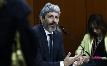Roberto Fico, Sua Nullità: da disoccupato a miracolato