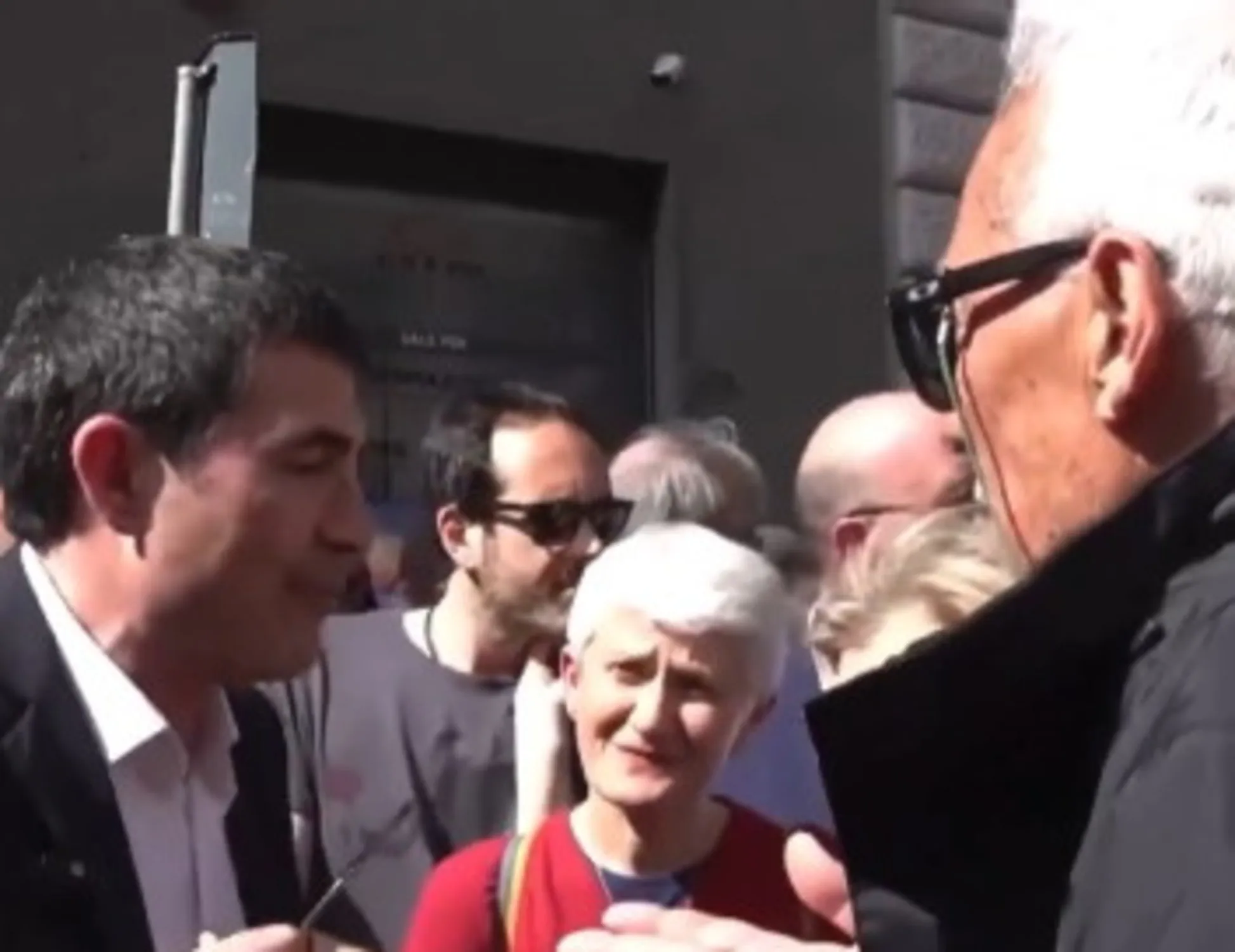 Leggi l'articolo: Il coro: Fratoianni umiliato in corteo dai "suoi" manifestanti
