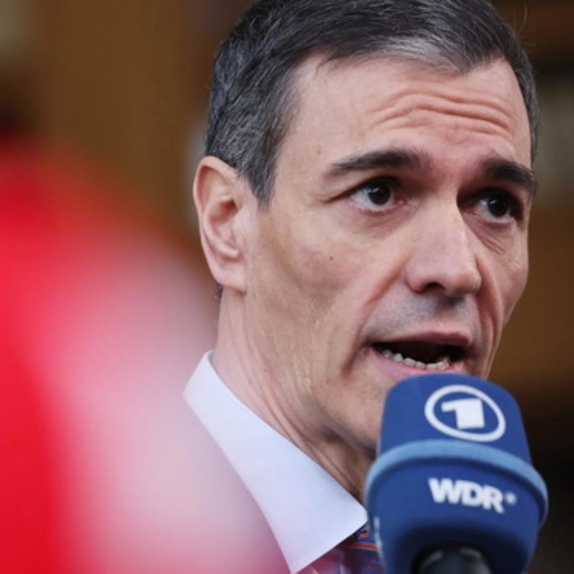 Pedro Sanchez, il vero miracolo spagnolo: è ancora premier