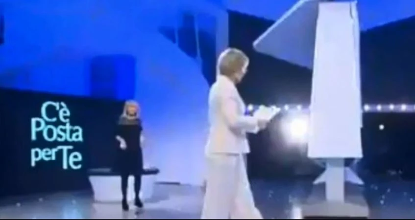 Luciana Littizzetto fuori controllo da Maria De Filippi: "Sei vestita come...", bordata a Mediaset e Isola dei famosi