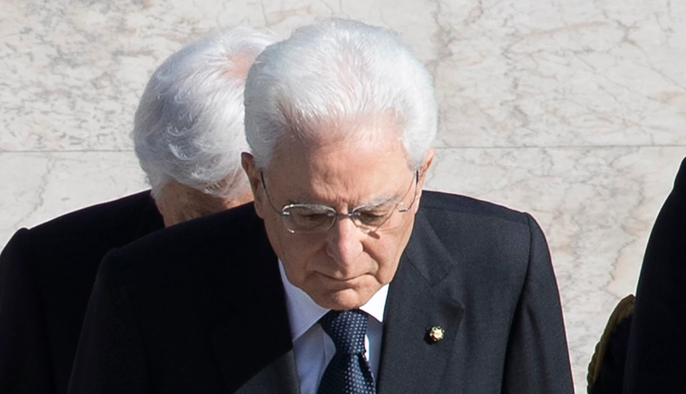 Sergio Mattarella sotto scacco per il caos al governo: non è come Giorgio Napolitano, ma...