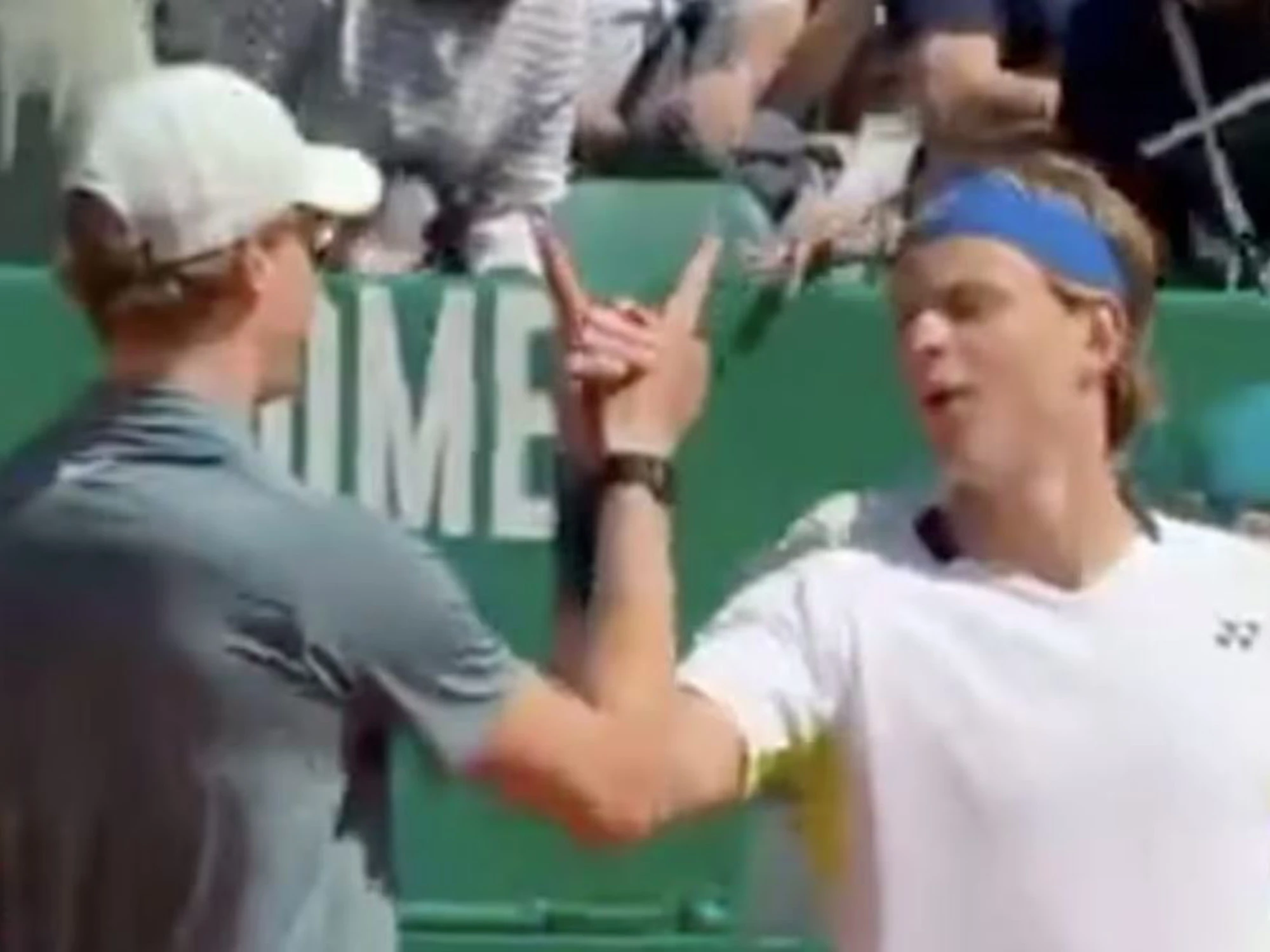 Jannik Sinner, lo strano gesto con Bergs: cosa significa, tutti di sasso