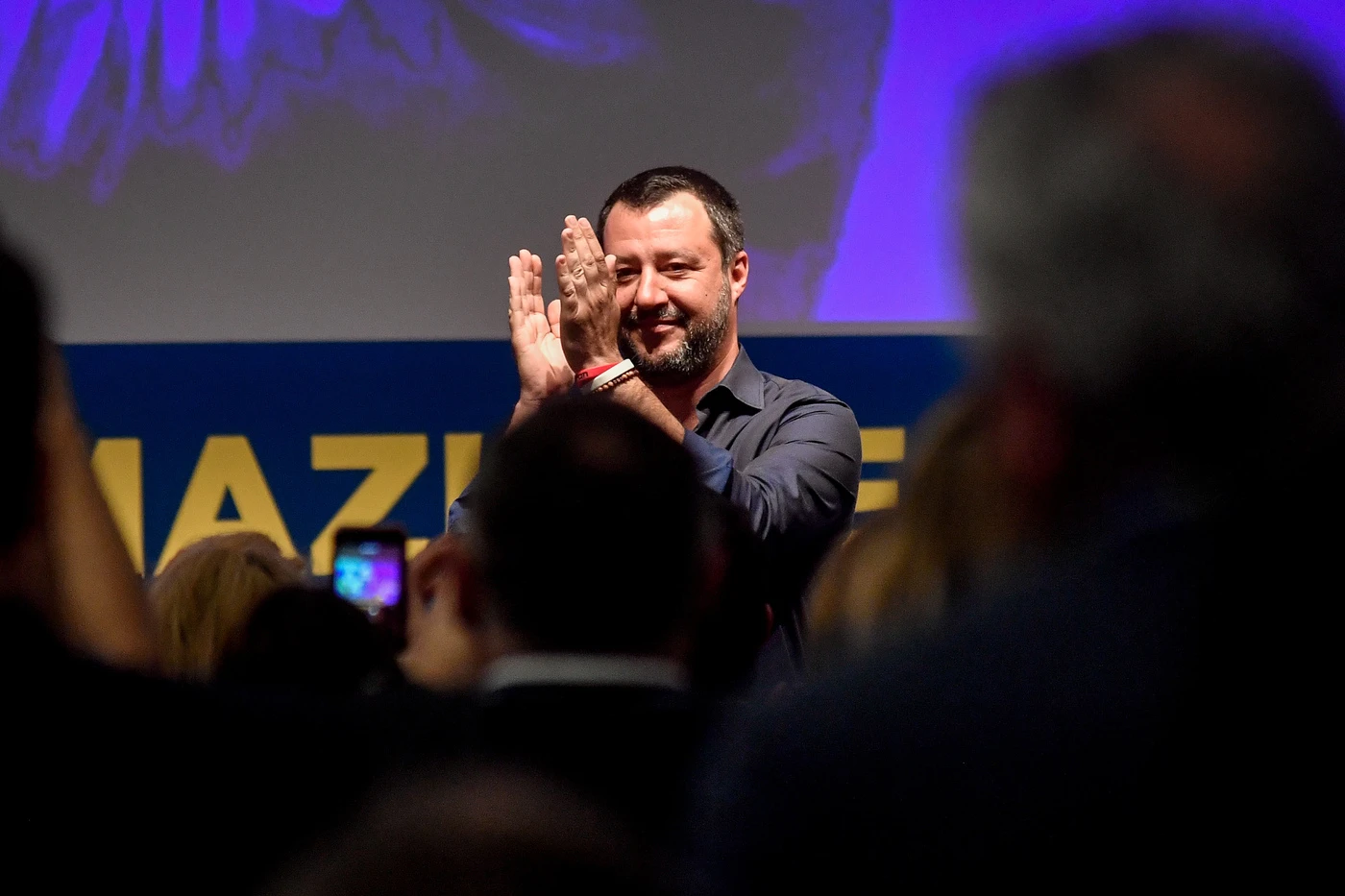 Matteo Salvini, colpo da maestro: "A chi farà un monumento", come frega i grillini sotto il loro naso