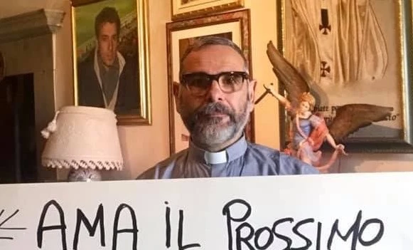 Matteo Salvini attaccato da Don Nando Ottaviani: "Allora sono comunista", come si è conciato il prete