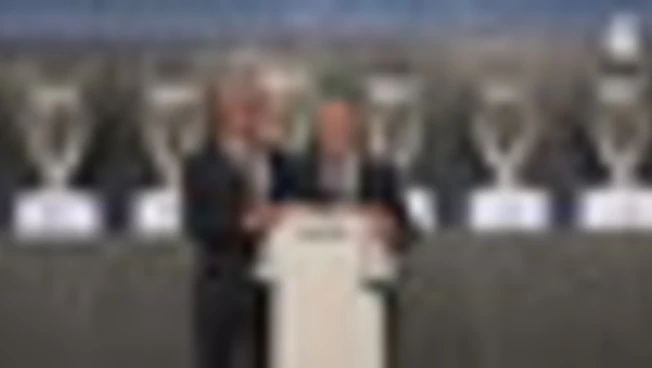 Il Real Madrid presenta ufficialmente José Mourinho come allenatore