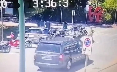 Forte dei Marmi, le strappano dal polso un orologio da 50mila euro, poi l'inferno sull'A1