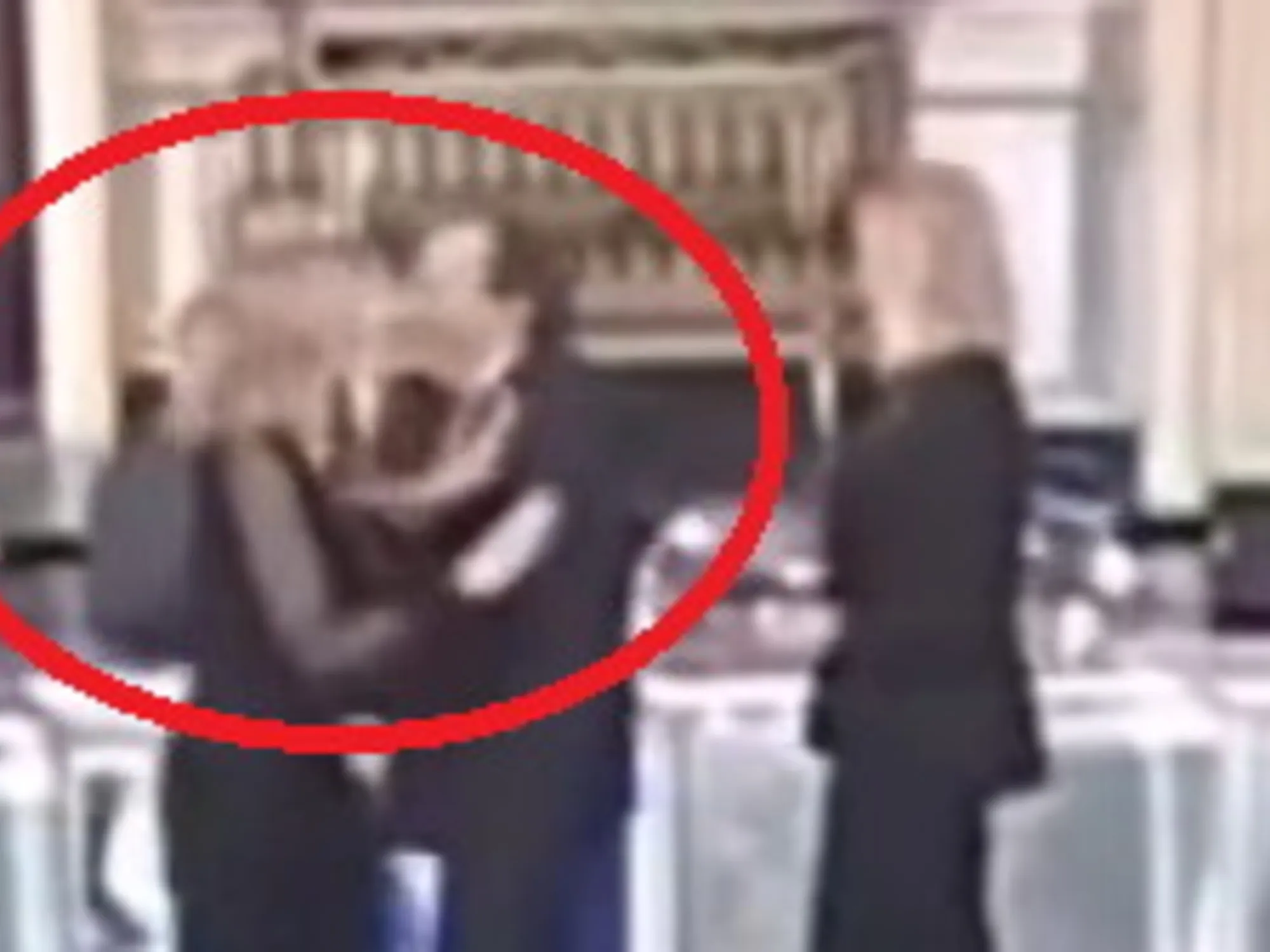 Che Tempo Che Fa, raptus di Giucas Casella: si alza e tira una manata a Lorella Cuccarini