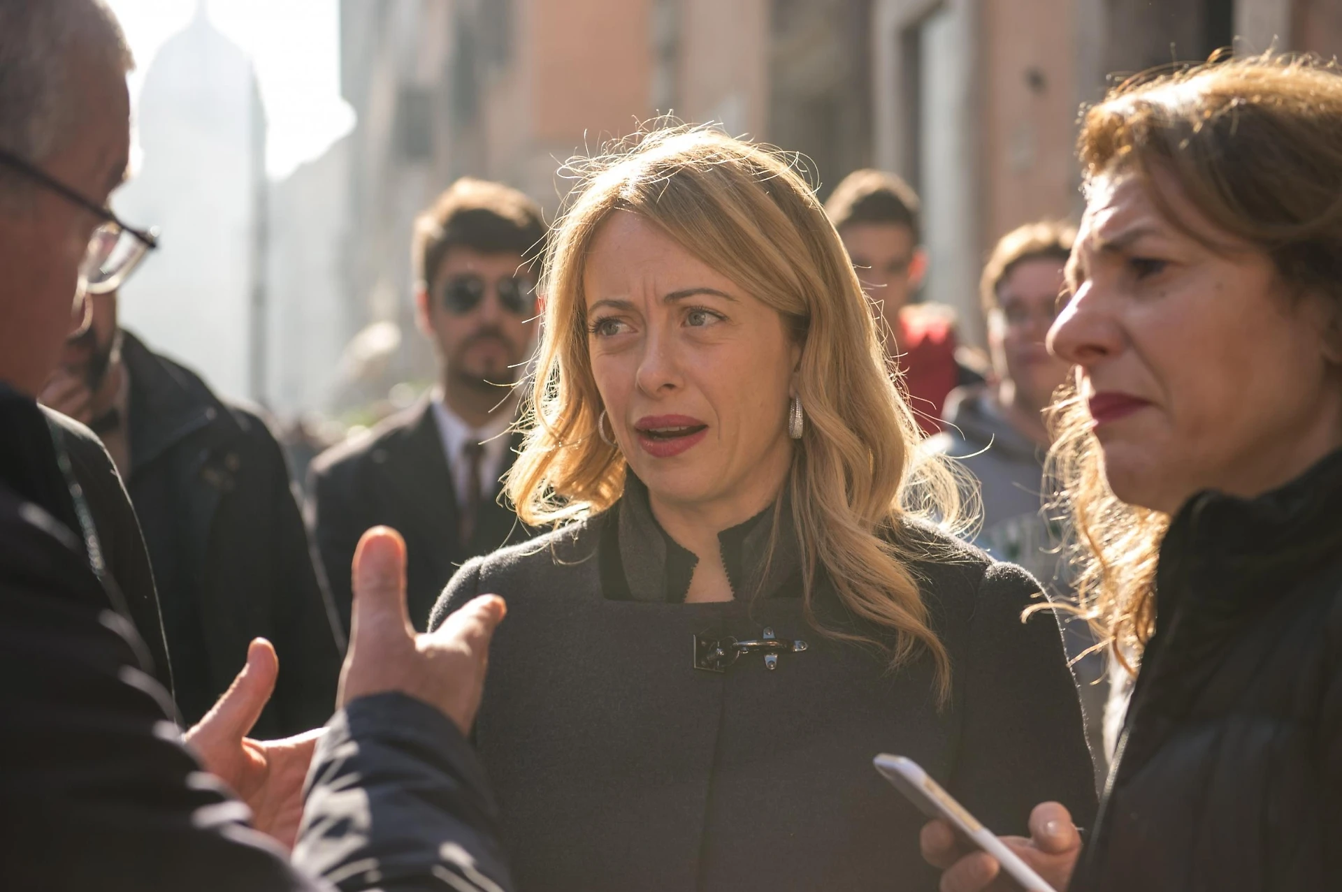 Giorgia Meloni incinta, su Twitter piovono insulti e sfottò