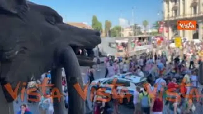 Leggi l'articolo: L'Ambassador del Roma Pride Levante a bordo del carro ufficiale de corteo per le vie della Capitale