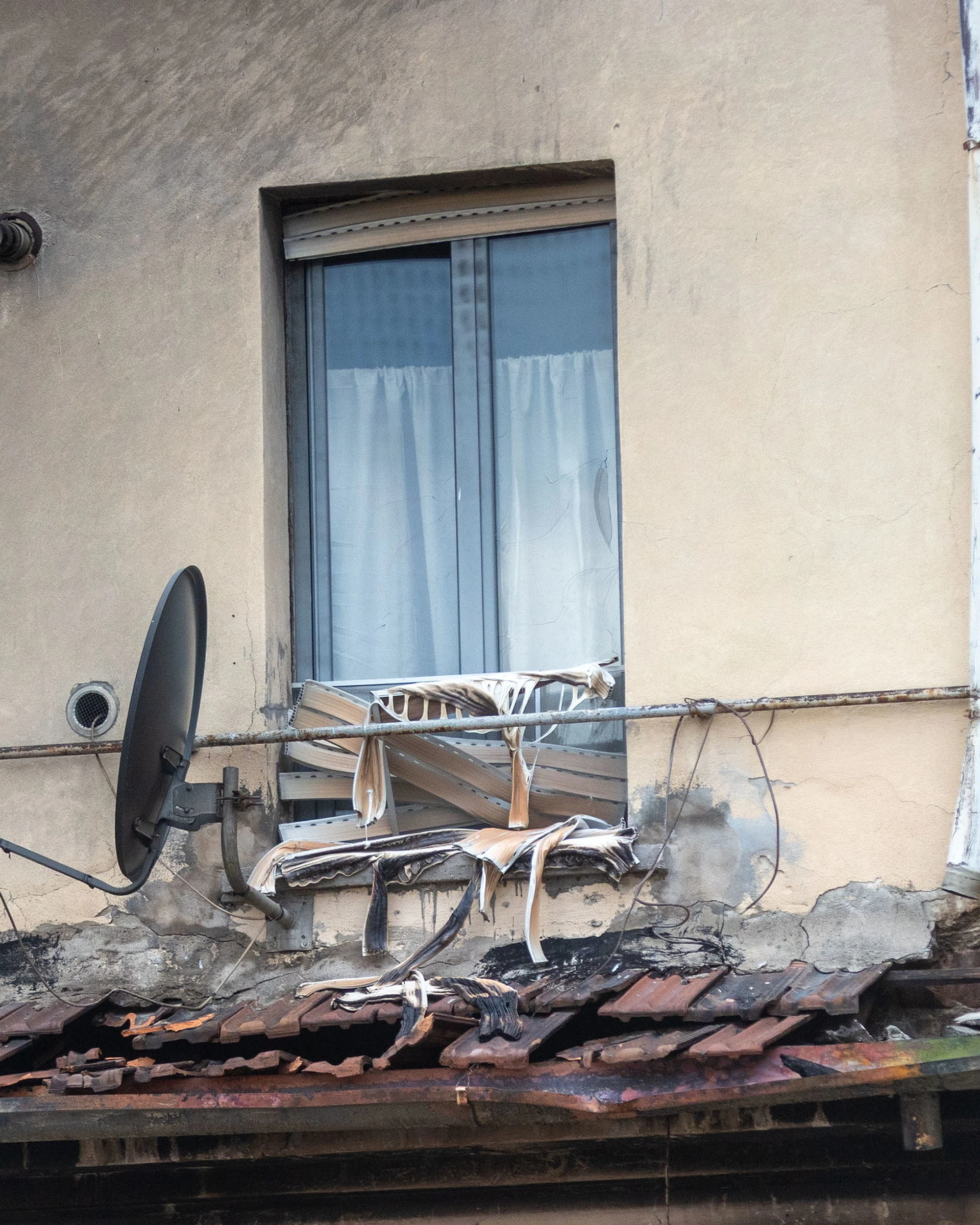 Incendio a Milano, donna si butta dalla finestra e muore: sospetto agghiacciante