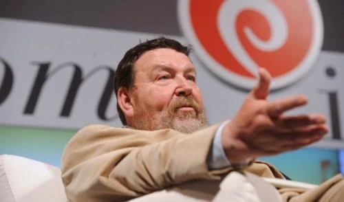 Ferrara a Grillo: "Sei un puttaniere col pisello piccolo"