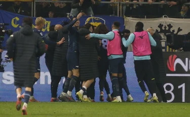 Lazio eroica, resta in 9 ma vince a Parma