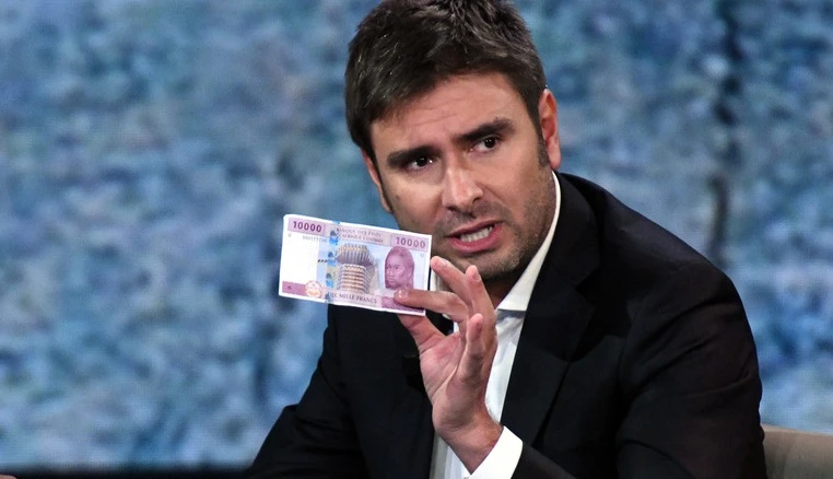 Alessandro Di Battista insulta Matteo Salvini, lui replica: "Me ne frego. Vacanziero più pagato al mondo..."