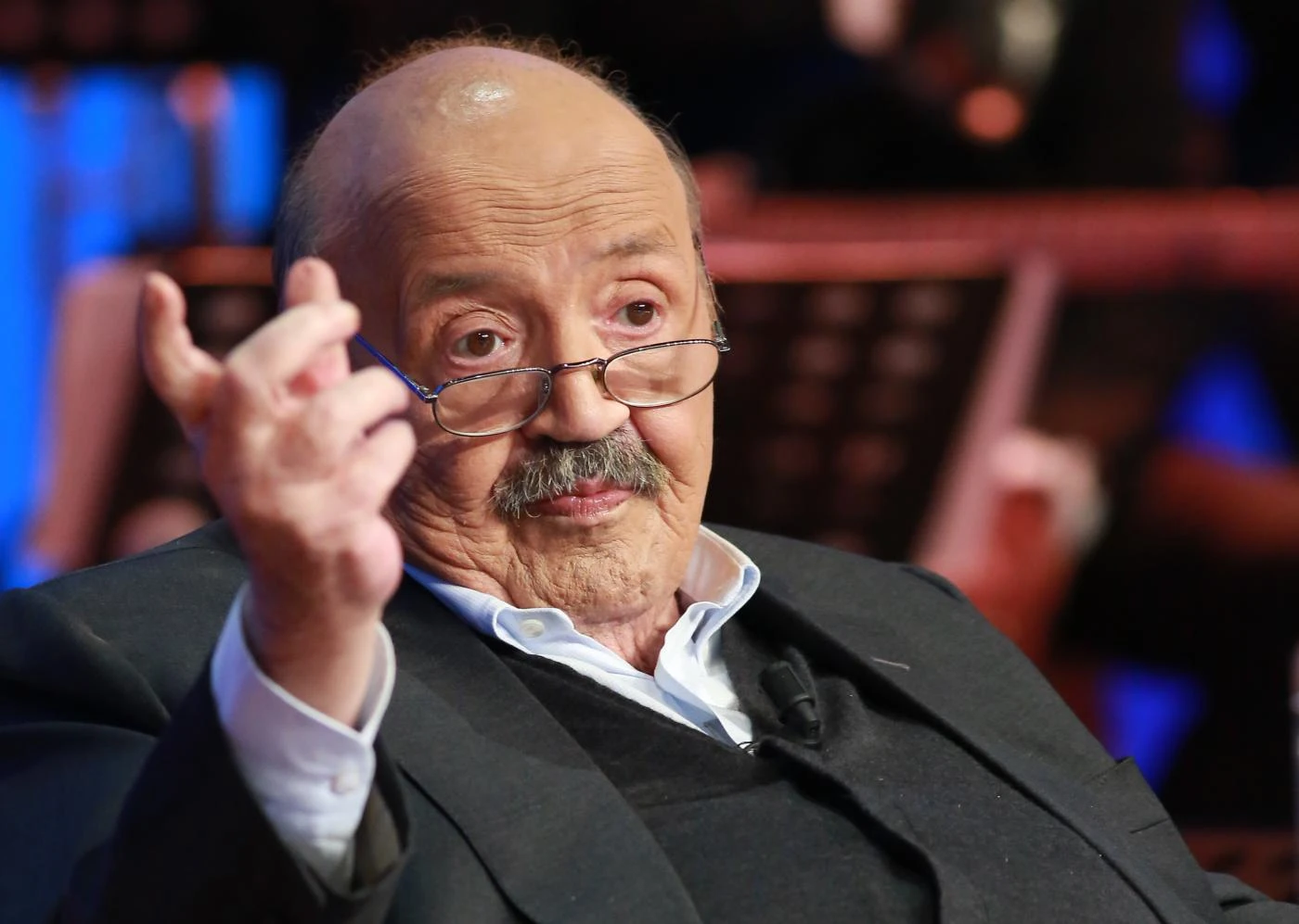 L'isola dei famosi, Maurizio Costanzo incenerisce i naufraghi del reality: "Come li dovremmo chiamare"