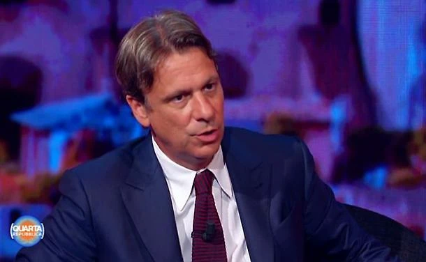 Nicola Porro punta il dito contro l'ultimo delirio anti-razzista: "Sono tutti bianchi". Assurdità tecnologica