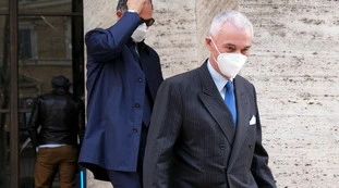 Giorgio Palù si dimette dell'Aifa e attacca il governo