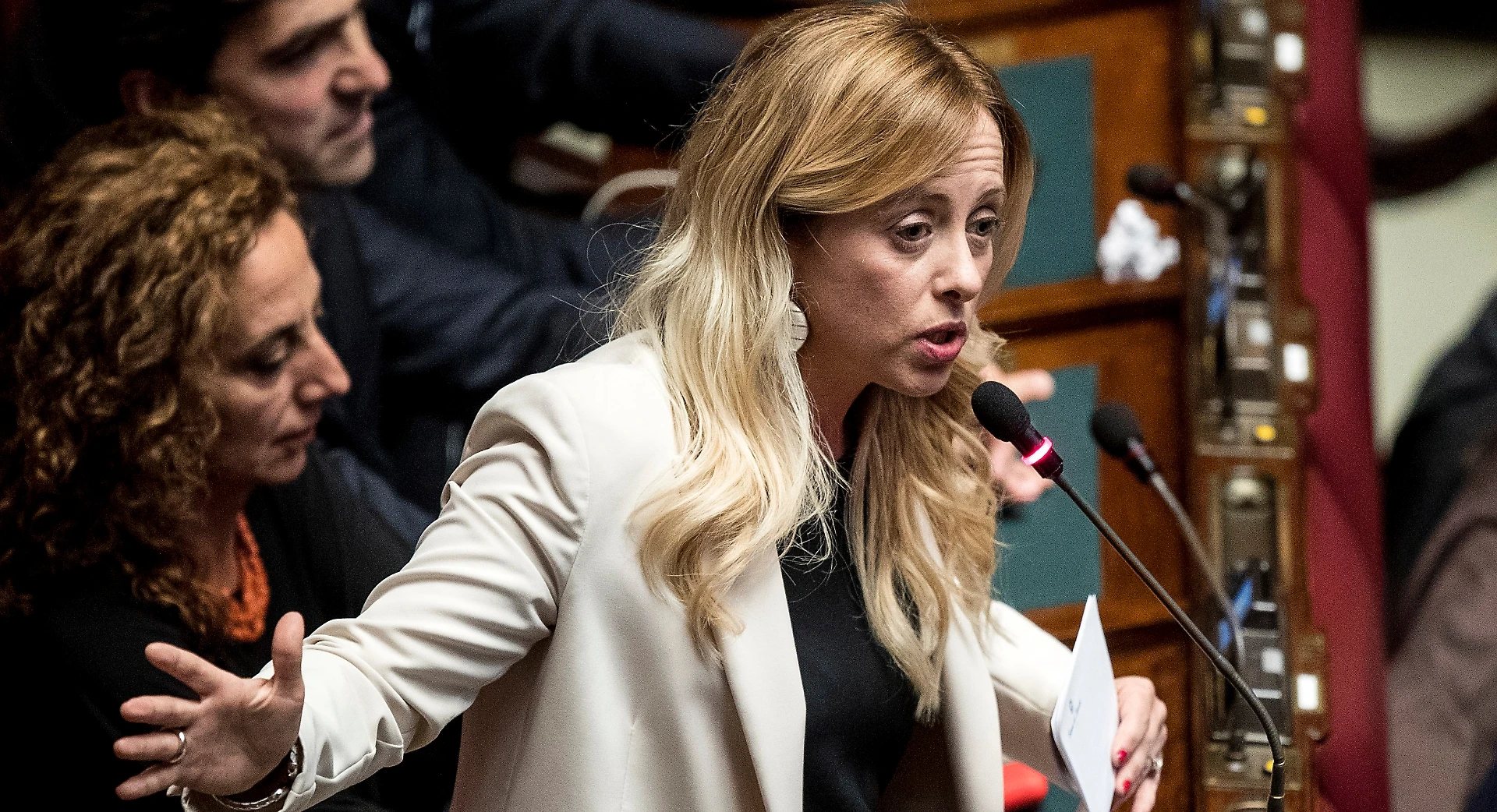Giorgia Meloni, identificato l'uomo che la minaccia di morte: di origini africane, lavora nell'accoglienza degli immigrati