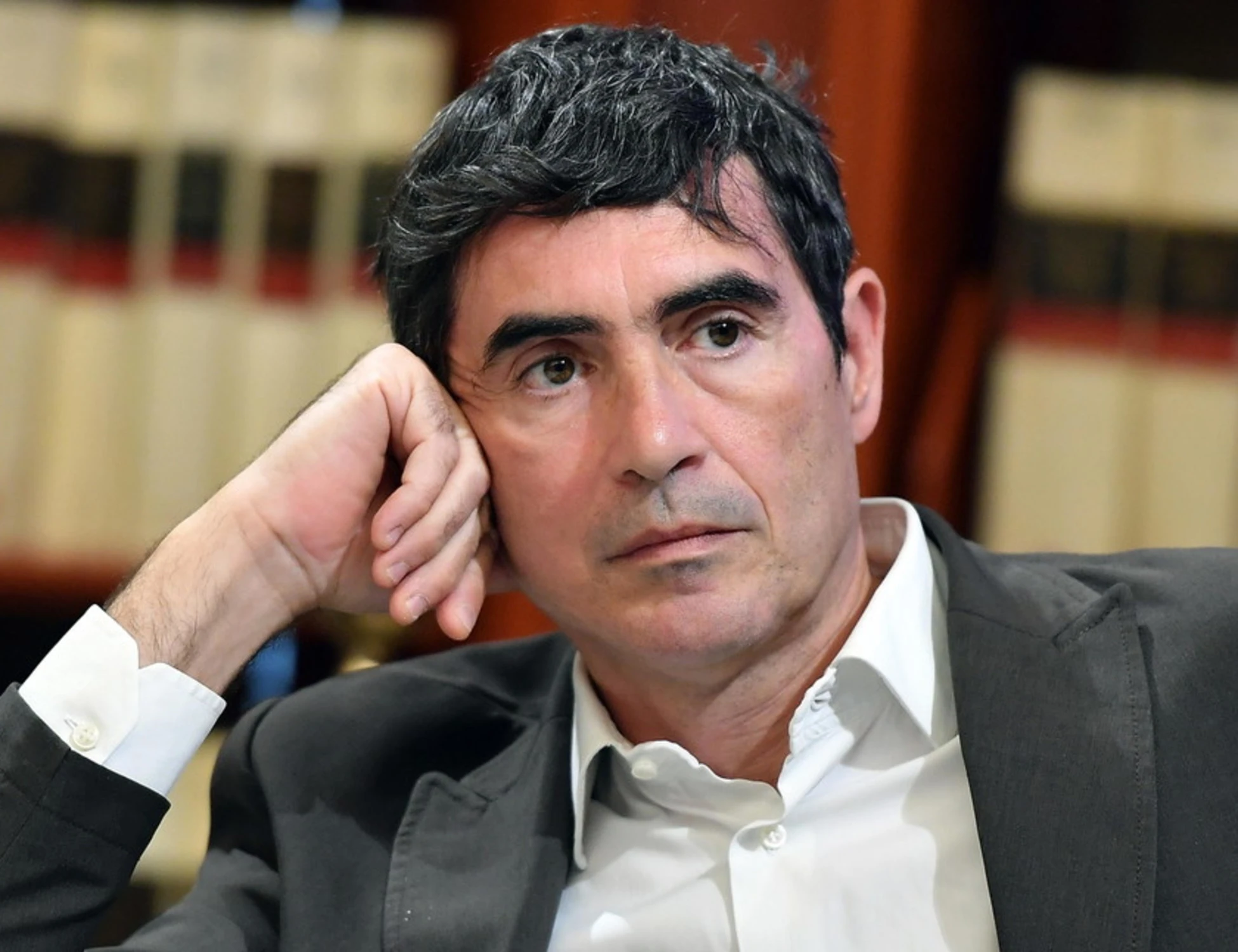 &quot;Voi non avete il coraggio&quot;: Fratoianni alzo zero su Meloni