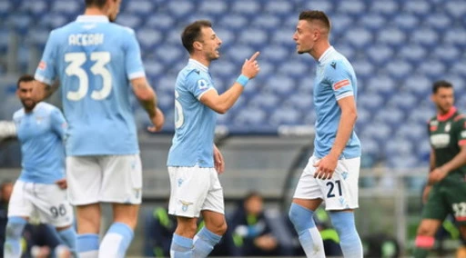Lazio, che fatica col Crotone: la risolve sempre Caicedo, rocambolesco ritorno alla vittoria