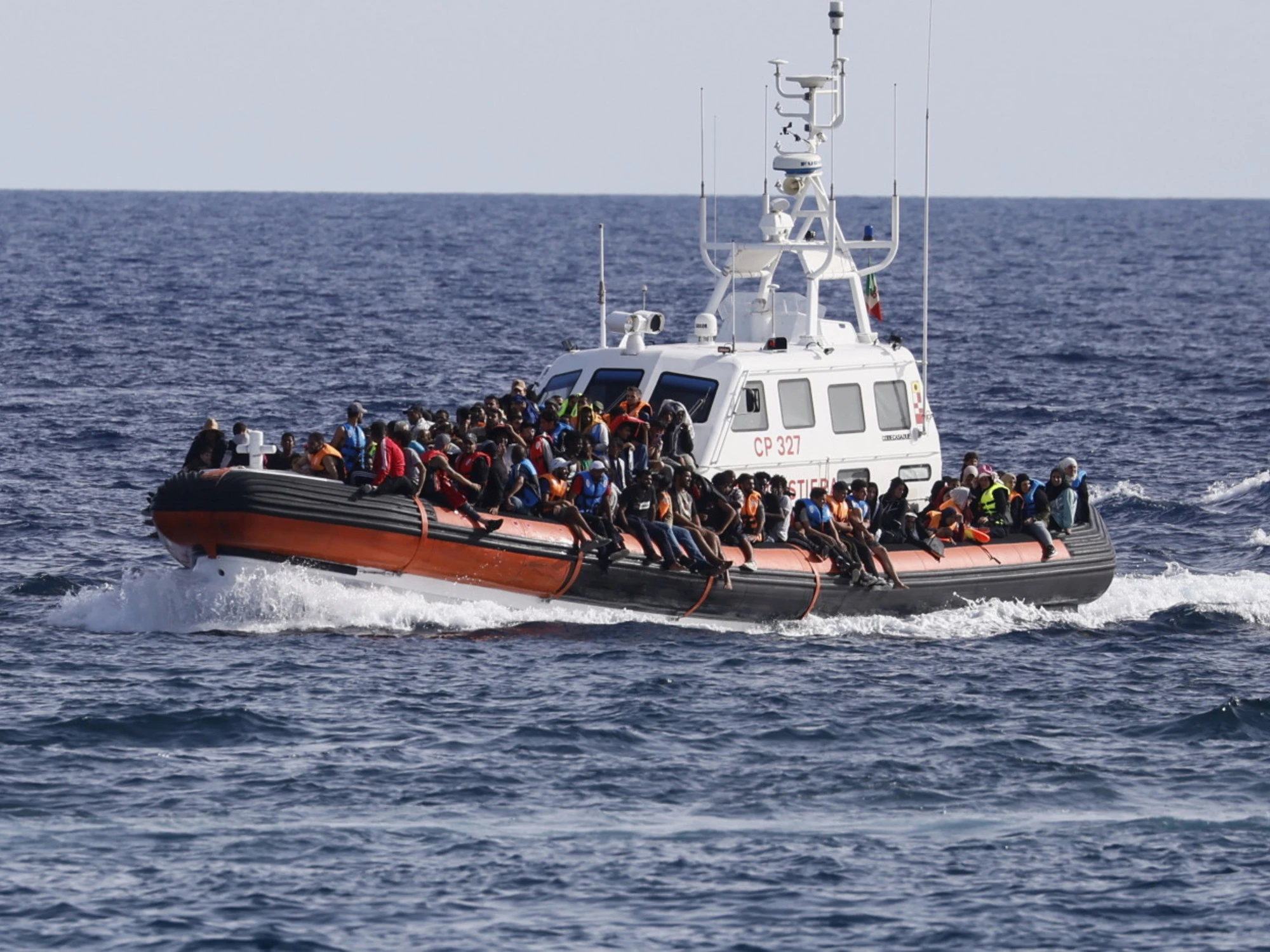 Migranti, sinistra contro i rimpatri veloci: Decreto sicurezza, cosa manda in tilt le opposizioni